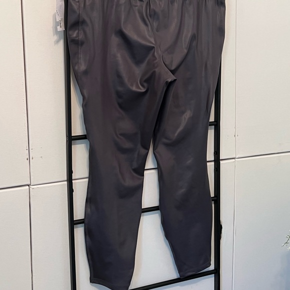 Livi Active 7/8 Legging - Picture 6 of 14